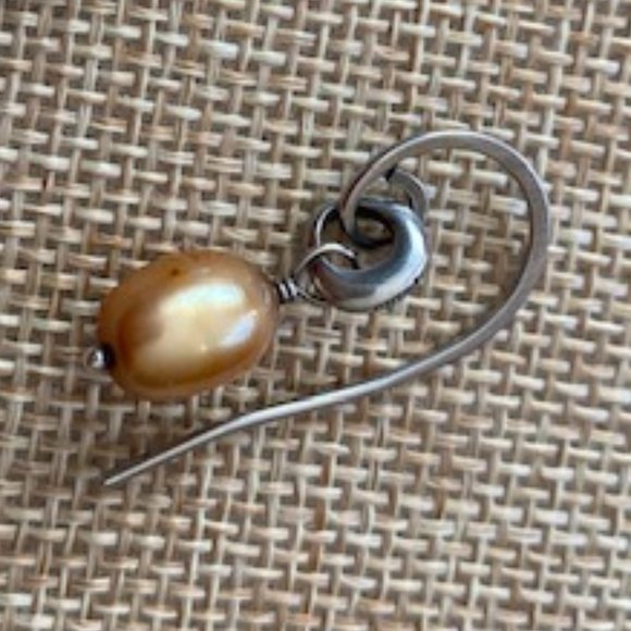 Silpapa Sterling Silver with Gold Pearl Earrings - Picture 2 of 3